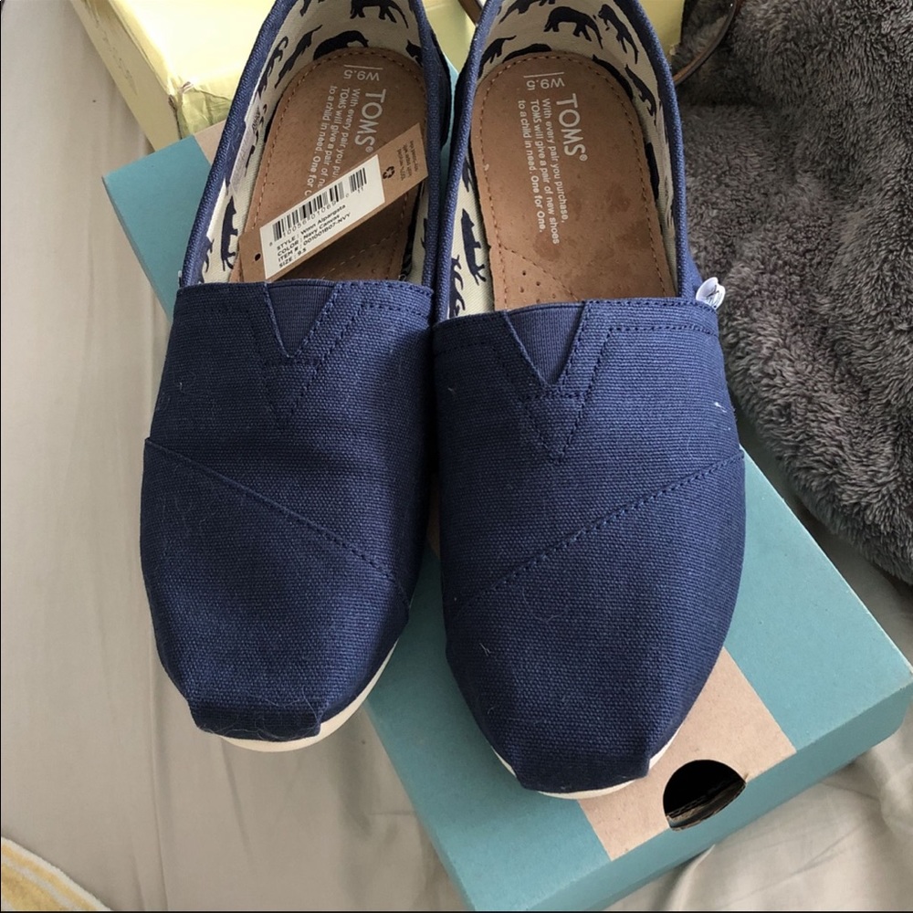 NWT//Toms